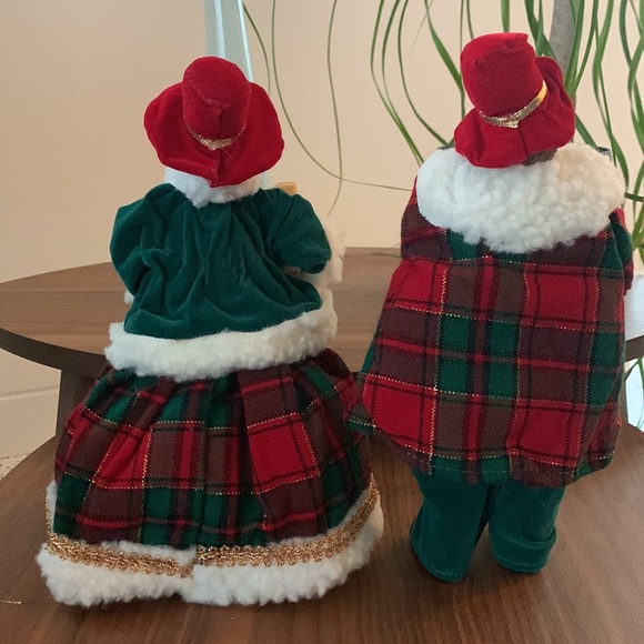 Vintage Holiday Carolers Figurines - Picture 6 of 12